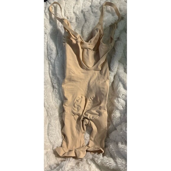 NWOT Skims Sand Seamless Sculpt Mid Thigh Bodysuit Size xs - Picture 4 of 5
